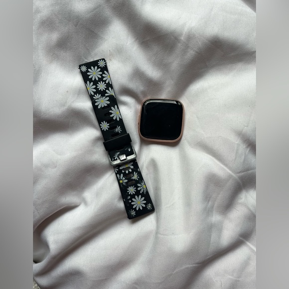 FITBIT versa 2 - Picture 1 of 2